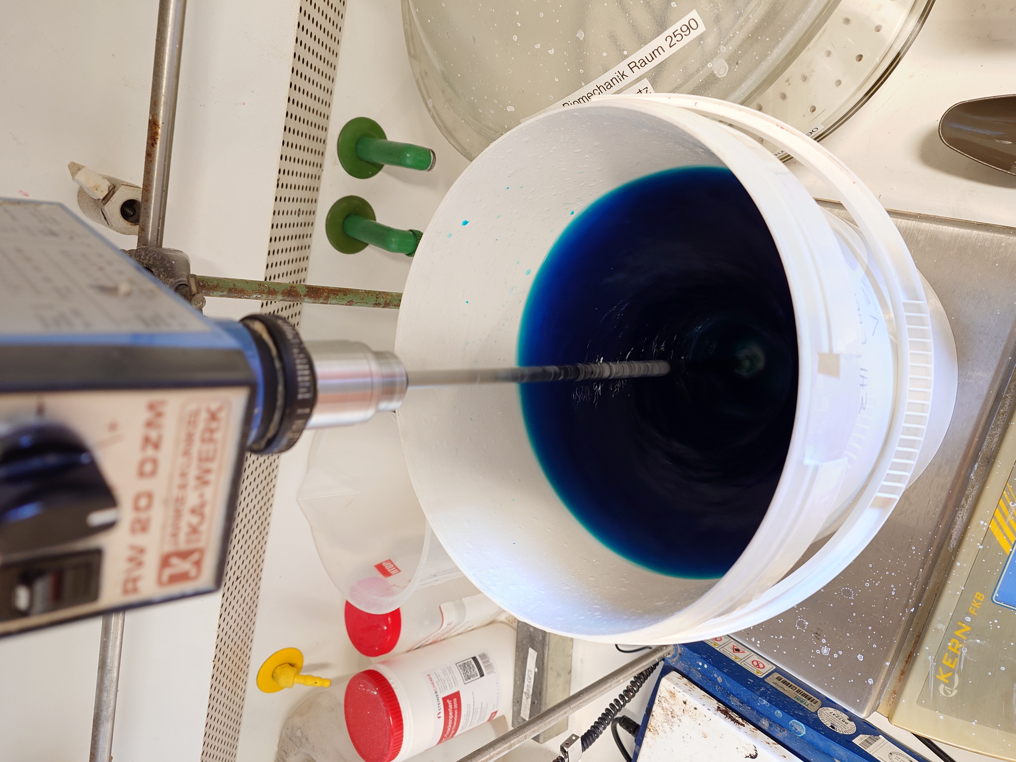 Cellets-200 cores with sodium benzoate solution